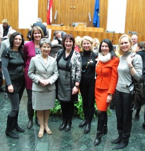 Foto: v.l.n.r.: Barbara Gravogl, Karin Zauner, Nationalratspräsidentin Barbara Prammer, Ingeborg Dockner, Regina Berger, Waltraud Harm, Brigitte Pranz  